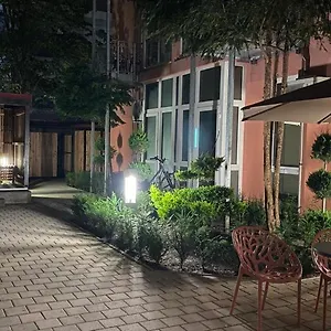 شقة فندقية Arabest & Boardinghouse ***